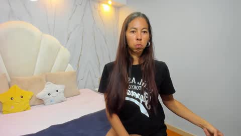 Snapshot of rosalinda_cortez chatting on January 3, 4:06 pm Rosalinda online show from January 3, 4:06 pm