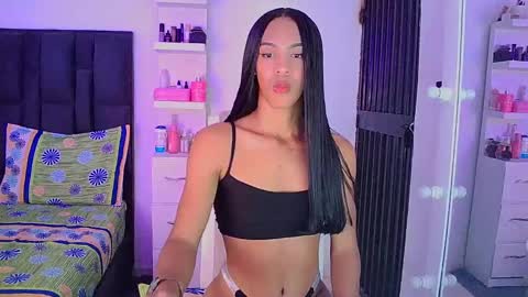 Snapshot of rosalindasexy chatting on December 3, 4:03 am Rosalinda online show from December 3, 4:03 am