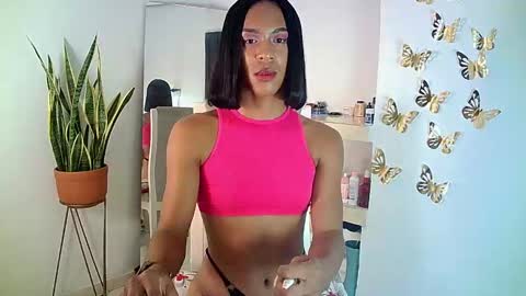 Snapshot of rosalindasexy chatting on February 27, 5:45 am Rosalinda online show from February 27, 5:45 am