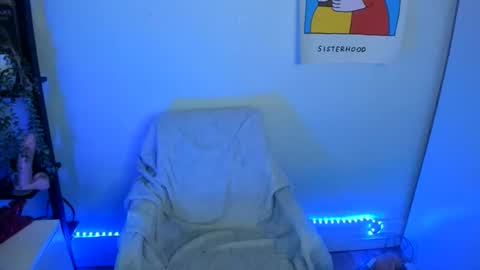 rose257044 online show from April 26, 1:42 pm