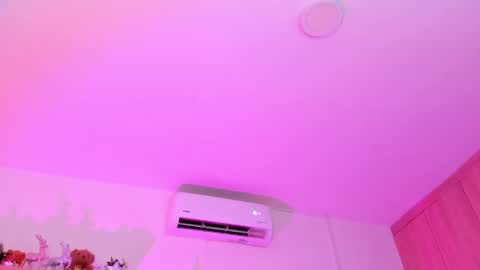 Rose Saenz online show from December 17, 7:42 pm