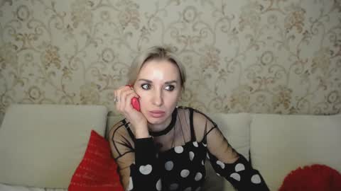 Snapshot of rose__shine chatting on January 8, 4:33 pm rose  shine online show from January 8, 4:33 pm