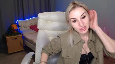 Snapshot of rose__shine chatting on January 15, 4:21 pm rose  shine online show from January 15, 4:21 pm