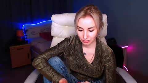 Snapshot of rose__shine chatting on January 25, 1:19 pm rose  shine online show from January 25, 1:19 pm