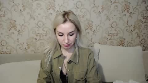 Snapshot of rose__shine chatting on February 6, 1:21 pm rose  shine online show from February 6, 1:21 pm