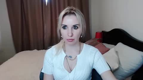 Snapshot of rose__shine chatting on February 7, 10:50 am rose  shine online show from February 7, 10:50 am