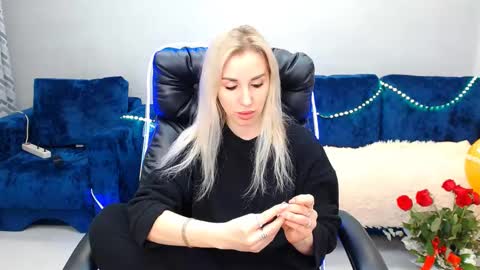 Snapshot of rose__shine chatting on February 16, 9:48 am rose  shine online show from February 16, 9:48 am