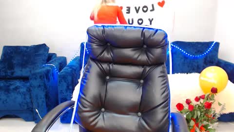 Snapshot of rose__shine chatting on February 18, 2:06 pm rose  shine online show from February 18, 2:06 pm