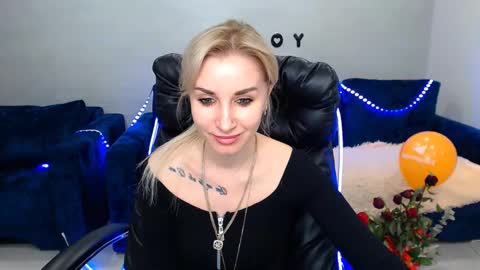Snapshot of rose__shine chatting on February 21, 2:06 pm rose  shine online show from February 21, 2:06 pm