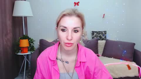 Snapshot of rose__shine chatting on February 27, 11:20 am rose  shine online show from February 27, 11:20 am