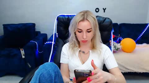 Snapshot of rose__shine chatting on March 8, 11:37 am rose  shine online show from March 8, 11:37 am