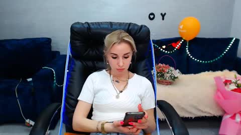 Snapshot of rose__shine chatting on March 10, 11:42 am rose  shine online show from March 10, 11:42 am