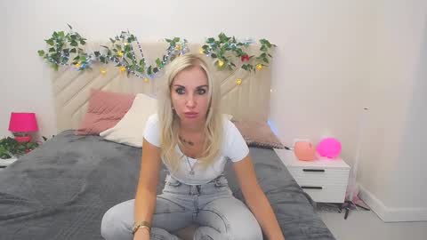 Snapshot of rose__shine chatting on September 22, 10:39 am rose  shine online show from September 22, 10:39 am