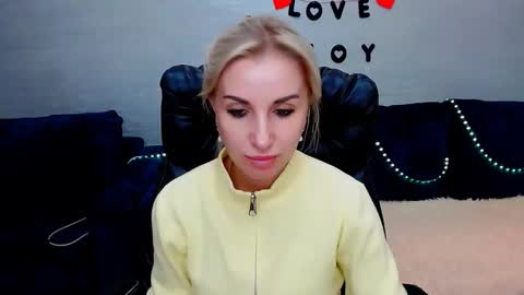 Snapshot of rose__shine chatting on October 3, 11:29 am rose  shine online show from October 3, 11:29 am