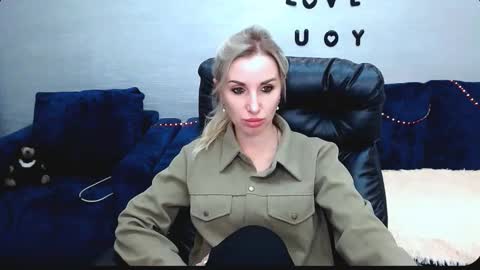 Snapshot of rose__shine chatting on October 15, 9:42 am rose  shine online show from October 15, 9:42 am
