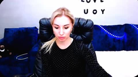 Snapshot of rose__shine chatting on October 22, 10:37 am rose  shine online show from October 22, 10:37 am