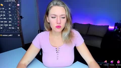 Snapshot of rose_brooks chatting on October 20, 7:47 pm Rose but u can call me princess online show from October 20, 7:47 pm