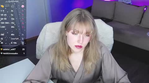 Snapshot of rose_brooks chatting on May 31, 8:32 pm Rose but u can call me princess online show from May 31, 8:32 pm