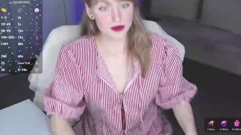 Snapshot of rose_brooks chatting on June 3, 8:03 pm Rose but u can call me princess online show from June 3, 8:03 pm