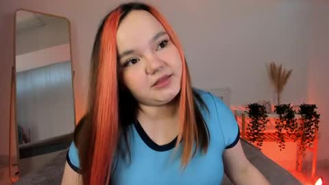 Snapshot of rose_luvv chatting on June 6, 6:29 am Rose LuvV follow me baby online show from June 6, 6:29 am