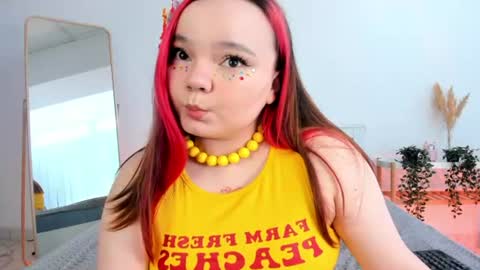 Snapshot of rose_luvv chatting on June 14, 6:37 am Rose LuvV follow me baby online show from June 14, 6:37 am