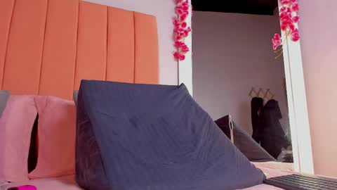 Snapshot of rose_thompson19 chatting on April 27, 7:12 pm Rosse online show from April 27, 7:12 pm