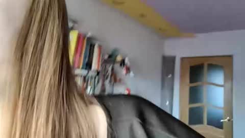 Snapshot of roseannehensle chatting on December 2, 1:22 am Sophie online show from December 2, 1:22 am