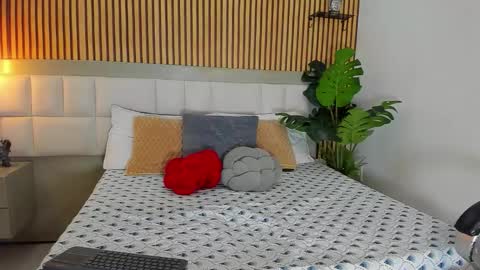 roseaurora online show from October 25, 12:45 pm