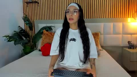 roseaurora online show from January 13, 1:05 pm