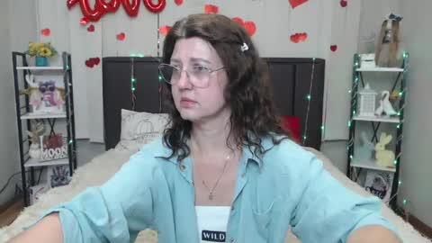 Snapshot of rosehille chatting on May 24, 5:12 am RoseHille online show from May 24, 5:12 am