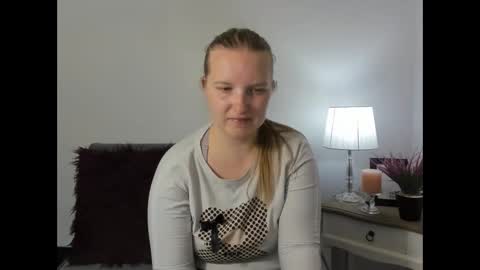 Snapshot of rosehypnotic chatting on April 17, 5:27 pm Rose online show from April 17, 5:27 pm