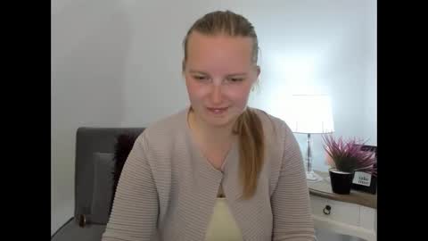 Snapshot of rosehypnotic chatting on April 21, 5:28 pm Rose online show from April 21, 5:28 pm