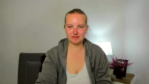 Snapshot of rosehypnotic chatting on April 27, 5:22 pm Rose online show from April 27, 5:22 pm