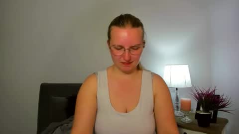 Snapshot of rosehypnotic chatting on April 28, 5:40 pm Rose online show from April 28, 5:40 pm