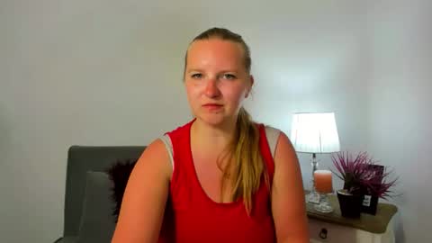 Snapshot of rosehypnotic chatting on May 4, 5:20 pm Rose online show from May 4, 5:20 pm