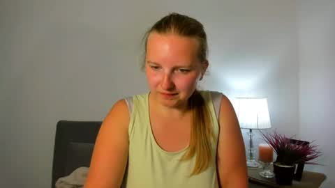 Snapshot of rosehypnotic chatting on May 7, 5:40 pm Rose online show from May 7, 5:40 pm