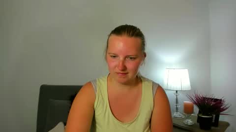 Snapshot of rosehypnotic chatting on May 8, 5:18 pm Rose online show from May 8, 5:18 pm