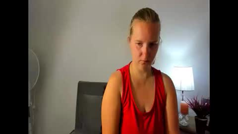 Snapshot of rosehypnotic chatting on May 19, 5:41 pm Rose online show from May 19, 5:41 pm