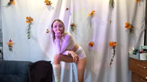 Snapshot of rosejanos chatting on November 28, 11:35 am rosejanos online show from November 28, 11:35 am