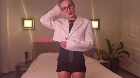 Roselyn  online show from November 22, 3:33 pm