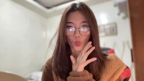 rosemae07 online show from April 7, 9:10 am