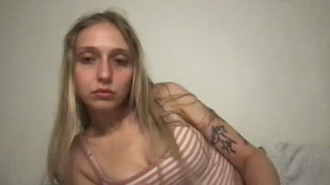 Snapshot of rosepuzzy69 chatting on October 1, 7:03 am RosePuzzy69 online show from October 1, 7:03 am