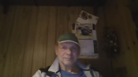 Snapshot of roses2u1958 chatting on December 31, 10:01 pm roses2u1958 online show from December 31, 10:01 pm