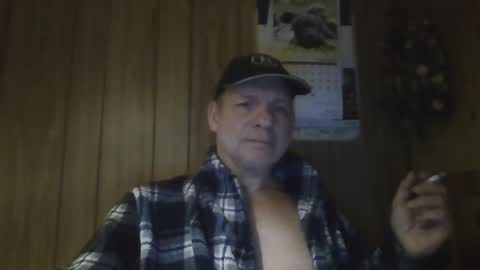 Snapshot of roses2u1958 chatting on January 4, 12:27 am roses2u1958 online show from January 4, 12:27 am