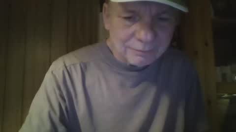 Snapshot of roses2u1958 chatting on February 4, 3:44 am roses2u1958 online show from February 4, 3:44 am