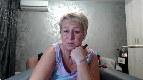 Lovepinklilly online show from March 12, 6:33 pm