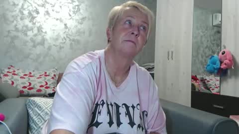 Lovepinklilly online show from September 23, 5:05 pm