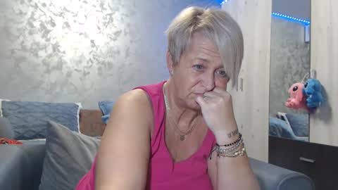 Lovepinklilly online show from November 30, 6:01 pm