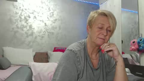 Lovepinklilly online show from April 14, 4:24 pm