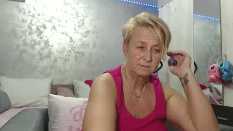 Lovepinklilly online show from April 21, 5:39 pm